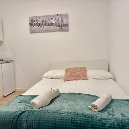 Cosy With Free Parking Near U1 Metro גרסדורף ביי וין