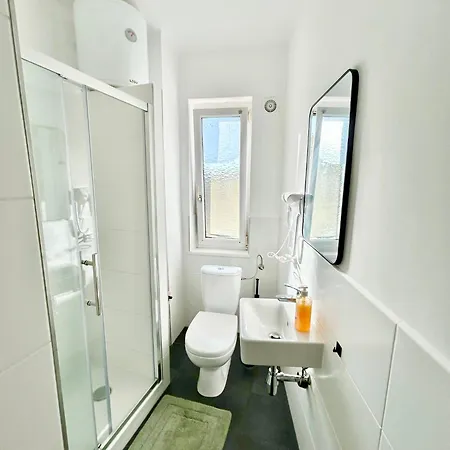 דירה Cosy With Free Parking Near U1 Metro *