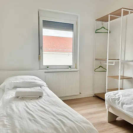 Cosy With Free Parking Near U1 Metro *