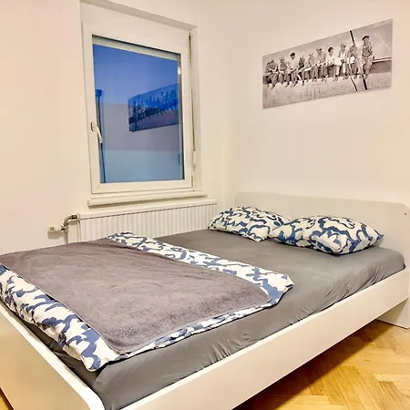 Cosy With Free Parking Near U1 Metro *