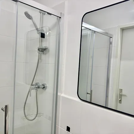 דירה Cosy With Free Parking Near U1 Metro *