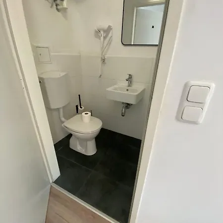 Cosy With Free Parking Near U1 Metro דירה גרסדורף ביי וין