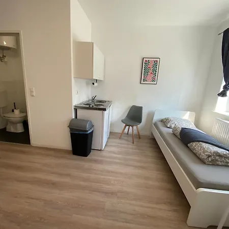 Cosy With Free Parking Near U1 Metro דירה *