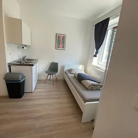 Cosy With Free Parking Near U1 Metro *