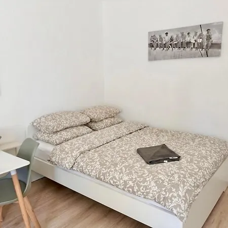 Cosy With Free Parking Near U1 Metro גרסדורף ביי וין
