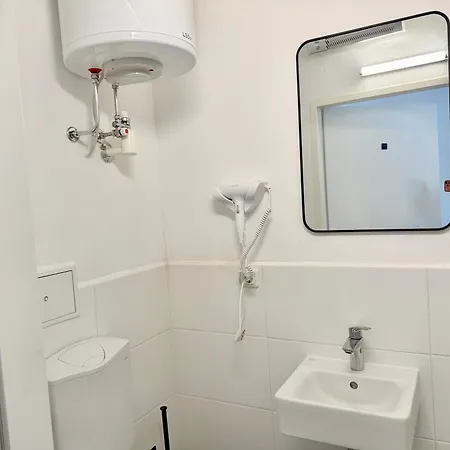 דירה Cosy With Free Parking Near U1 Metro *
