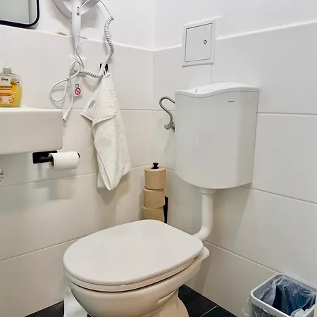 דירה Cosy With Free Parking Near U1 Metro