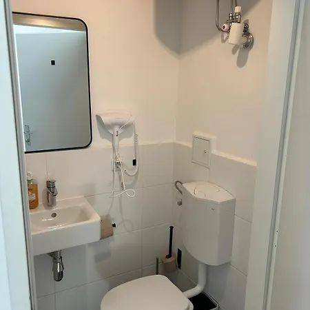 דירה Cosy With Free Parking Near U1 Metro *